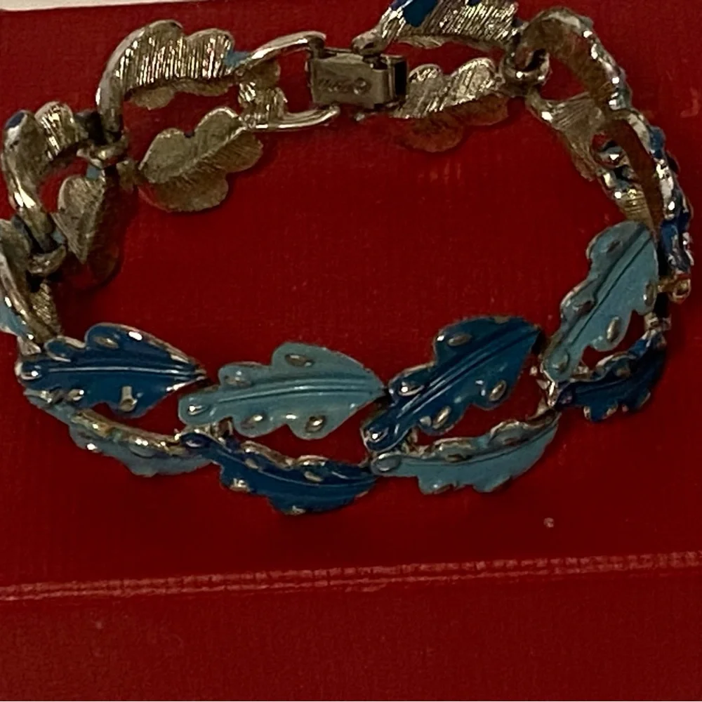 CORO SIGNED BRACELET LINKS BLUE ENAMEL LEAVES VINTAGE SILVER TONE 7”
